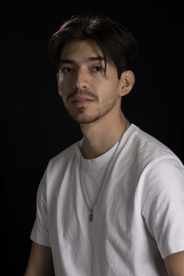 Juan Diego Hernández, camiseta blanca