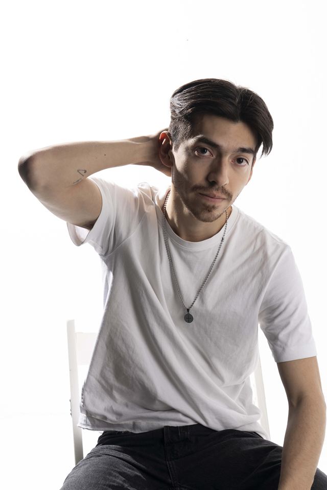Juan Diego Hernández, camiseta blanca